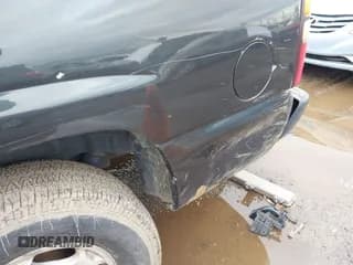 ✅ 2004 Chevrolet Suburban LS • VIN: 3GNEC16Z34G110624 • Lot: 42177917. Wystawiony na IAAI z przebiegiem 268 968 mil. Bezpłatny archiwum sprzedaży aukcyjnych z USA i szczegółowy raport historii pojazdu na DreamBid. Zdjęcie 6.