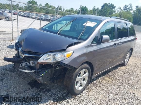 ✅ 2020 Toyota Sienna LE • VIN: 5TDKZ3DC7LS085201 • Lot: 43051122. Listed on IAAI with 81,061 mi. Free auction sales archive from the USA and detailed vehicle history report at DreamBid. Image 2.