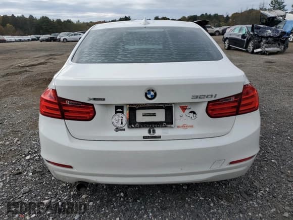 ✅ 2015 BMW 3 Series 320i xDrive • VIN: WBA3C3G58FNS74353 • Lot: 89679315. Wystawiony na Copart z przebiegiem 107 274 mil. Bezpłatny archiwum sprzedaży aukcyjnych z USA i szczegółowy raport historii pojazdu na DreamBid. Zdjęcie 6.