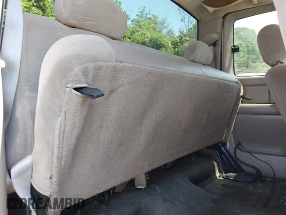 ✅ 2003 Chevrolet Silverado 1500 LS • VIN: 1GCEC19T33Z128989 • Lot: 42179237. Listed on IAAI with 329,452 mi. Free auction sales archive from the USA and detailed vehicle history report at DreamBid. Image 8.