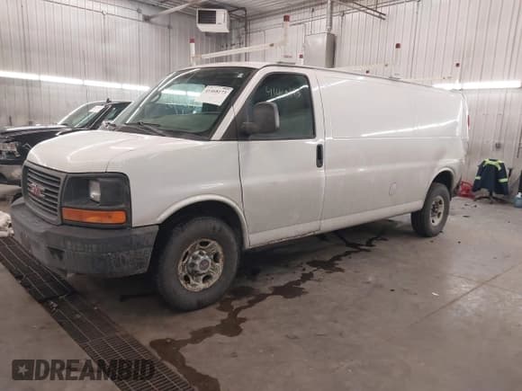 ✅ 2015 GMC Savana • VIN: 1GTZ7UCFXF1167771 • Lot: 41468173. Wystawiony na IAAI z przebiegiem 155 566 mil. Bezpłatny archiwum sprzedaży aukcyjnych z USA i szczegółowy raport historii pojazdu na DreamBid. Zdjęcie 2.