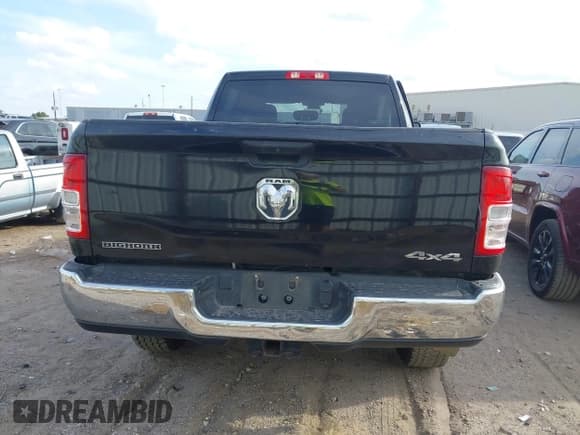 ✅ 2024 Ram 2500 Big Horn • VIN: 3C6UR5DJ5RG275886 • Lot: 43544114. Wystawiony na IAAI z przebiegiem 47 263 mil. Bezpłatny archiwum sprzedaży aukcyjnych z USA i szczegółowy raport historii pojazdu na DreamBid. Zdjęcie 16.