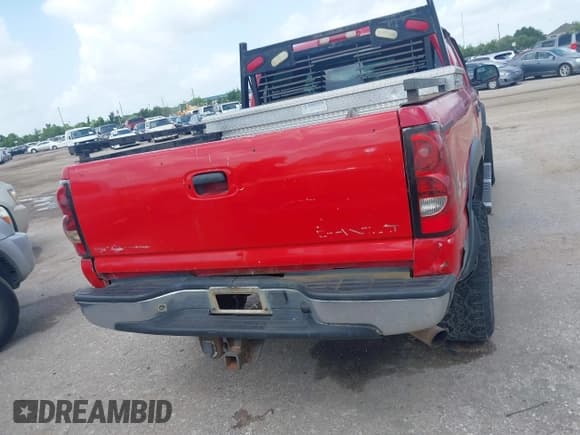 ✅ 2005 Chevrolet Silverado 2500HD LS • VIN: 1GCHK23U15F855835 • Lot: 42692755. Wystawiony na IAAI z przebiegiem 328 871 mil. Bezpłatny archiwum sprzedaży aukcyjnych z USA i szczegółowy raport historii pojazdu na DreamBid. Zdjęcie 16.