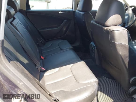 ✅ 2007 Volkswagen Passat 2.0T • VIN: WVWLK93C37E031354 • Лот: 42836971. Опубликован ранее на IAAI с пробегом 152 970 миль. Бесплатный доступ к архиву аукционных продаж из США и подробный отчёт об истории автомобиля на DreamBid. Изображение 8.