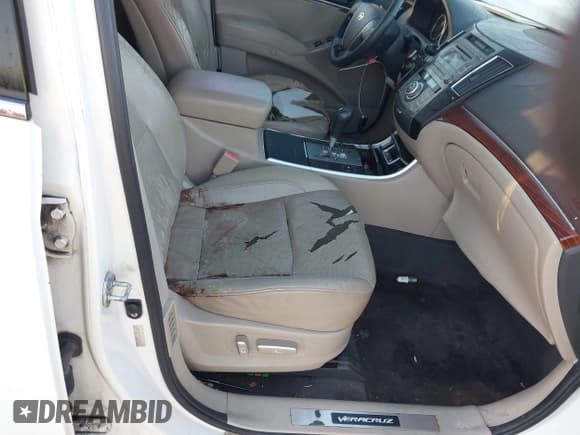 ✅ 2010 Hyundai Veracruz GLS • VIN: KM8NU4CC3AU105869 • Lot: 43700828. Listed on IAAI with 220,780 mi. Free auction sales archive from the USA and detailed vehicle history report at DreamBid. Image 5.