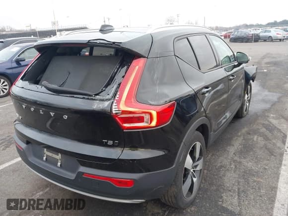 ✅ 2021 Volvo XC40 Momentum • VIN: YV4162UK4M2471473 • Lot: 43780178. Wystawiony na IAAI z przebiegiem 44 464 mil. Bezpłatny archiwum sprzedaży aukcyjnych z USA i szczegółowy raport historii pojazdu na DreamBid. Zdjęcie 17.