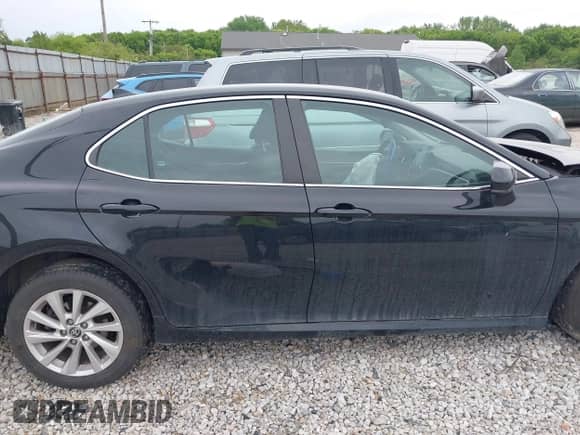2021 Toyota Camry LE z VIN 4T1C11BK7MU036762, wystawiony jako IAAI lot #42247569 z przebiegiem Nie podano mil oraz . Historia ofert i sprzedaży dostępna na DreamBid. Obrazek 14.