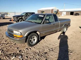 ✅ 1998 Chevrolet S-10 LS • VIN: 1GCCS194XW8233090 • Лот: 86275755. Опубликован ранее на Copart с пробегом Не указан. Бесплатный доступ к архиву аукционных продаж из США и подробный отчёт об истории автомобиля на DreamBid. Изображение 1.