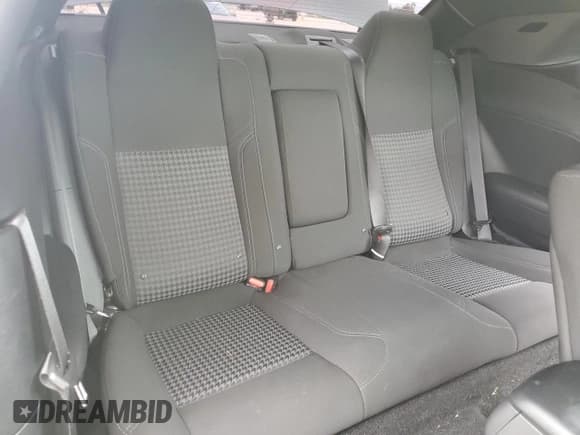 ✅ 2022 Dodge Challenger SXT • VIN: 2C3CDZAG5NH143941 • Lot: 64348874. Wystawiony na Copart z przebiegiem 33 790 mil. Bezpłatny archiwum sprzedaży aukcyjnych z USA i szczegółowy raport historii pojazdu na DreamBid. Zdjęcie 10.