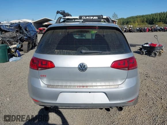 ✅ 2015 Volkswagen Golf GTI S • VIN: 3VWYT7AU8FM074533 • Lot: 43303832. Wystawiony na IAAI z przebiegiem 79 687 mil. Bezpłatny archiwum sprzedaży aukcyjnych z USA i szczegółowy raport historii pojazdu na DreamBid. Zdjęcie 17.