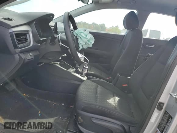 ✅ 2023 Kia Rio S • VIN: 3KPA24AD1PE529305 • Lot: 84986045. Wystawiony na Copart z przebiegiem 62 788 mil. Bezpłatny archiwum sprzedaży aukcyjnych z USA i szczegółowy raport historii pojazdu na DreamBid. Zdjęcie 7.