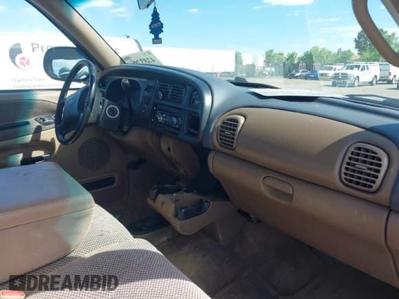 ✅ 2000 Dodge 1500 • VIN: 3B7HF13YXYM225091 • Lot: 42532963. Wystawiony na IAAI z przebiegiem 187 242 mil. Bezpłatny archiwum sprzedaży aukcyjnych z USA i szczegółowy raport historii pojazdu na DreamBid. Zdjęcie 5.