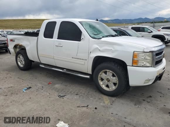 ✅ 2009 Chevrolet Silverado 1500 • VIN: 2GCEK390891115841 • Lot: 63122295. Wystawiony na Copart z przebiegiem 260 620 mil. Bezpłatny archiwum sprzedaży aukcyjnych z USA i szczegółowy raport historii pojazdu na DreamBid. Zdjęcie 4.