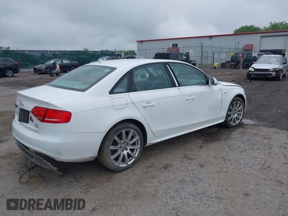 ✅ 2012 Audi A4 Premium Plus • VIN: WAUFFAFL1CN017085 • Lot: 42606444. Listed on IAAI with 132,925 mi. Free auction sales archive from the USA and detailed vehicle history report at DreamBid. Image 4.