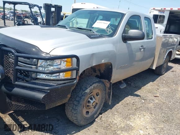 ✅ 2011 Chevrolet Silverado 2500HD • VIN: 1GB2KVCG0BZ409840 • Lot: 42557164. Wystawiony na IAAI z przebiegiem Nie podano. Bezpłatny archiwum sprzedaży aukcyjnych z USA i szczegółowy raport historii pojazdu na DreamBid. Zdjęcie 17.