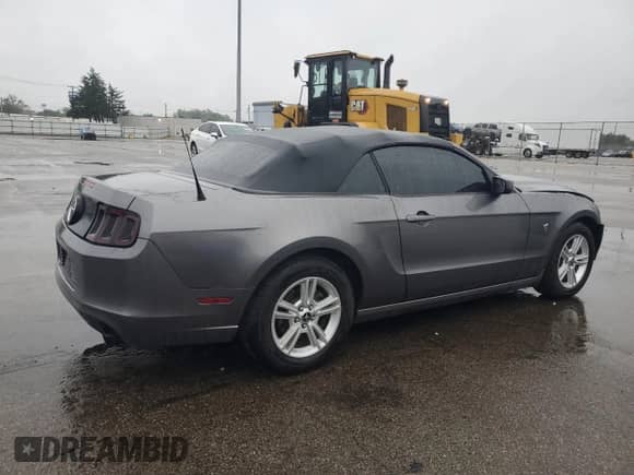 2014 Ford Mustang V6 с VIN 1ZVBP8EM5E5205674, выставлен на аукционе Copart как лот 82221475 с пробегом 85 170 миль миль и Списание • Salvage title. История ставок и продаж доступна на DreamBid. Изображение 3.