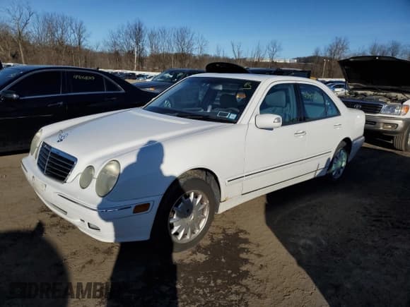 ✅ 2000 Mercedes-Benz E 320/430 4 Matic • VIN: WDBJF82G1YX028712 • Лот: 43983315. Опубликован ранее на Copart с пробегом 201 037 миль. Бесплатный доступ к архиву аукционных продаж из США и подробный отчёт об истории автомобиля на DreamBid. Изображение 1.