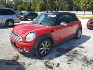 ✅ 2010 MINI Convertible • VIN: WMWMR3C55ATU97401 • Lot: 86847365. Wystawiony na Copart z przebiegiem 148 253 mil. Bezpłatny archiwum sprzedaży aukcyjnych z USA i szczegółowy raport historii pojazdu na DreamBid. Zdjęcie 1.
