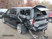 ✅ 2022 Chevrolet Suburban Premier • VIN: 1GNSKFKD2NR285297 • Lot: 43549064. Listed on IAAI with 40,644 mi. Free auction sales archive from the USA and detailed vehicle history report at DreamBid. Image 3.