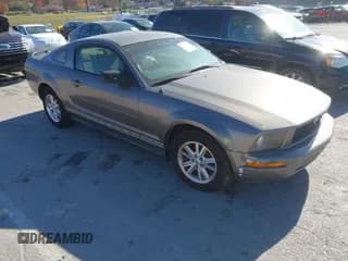 ✅ 2005 Ford Mustang Deluxe • VIN: 1ZVFT80N755186722 • Lot: 43708422. Wystawiony na IAAI z przebiegiem 202 586 mil. Bezpłatny archiwum sprzedaży aukcyjnych z USA i szczegółowy raport historii pojazdu na DreamBid. Zdjęcie 1.