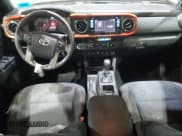 ✅ 2016 Toyota Tacoma SR5 • VIN: 3TMDZ5BN7GM006320 • Lot: 81449085. Wystawiony na Copart z przebiegiem 217 039 mil. Bezpłatny archiwum sprzedaży aukcyjnych z USA i szczegółowy raport historii pojazdu na DreamBid. Zdjęcie 8.