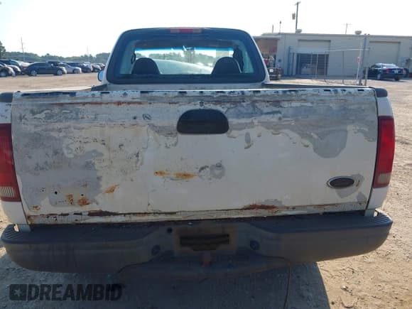 ✅ 2004 Ford F-150 XL • VIN: 2FTRF17W84CA06410 • Lot: 43004831. Wystawiony na IAAI z przebiegiem 232 289 mil. Bezpłatny archiwum sprzedaży aukcyjnych z USA i szczegółowy raport historii pojazdu na DreamBid. Zdjęcie 17.