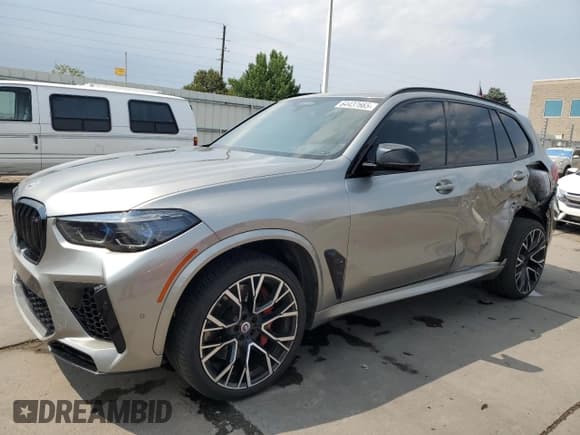 ✅ 2022 BMW X5 M • VIN: 5YMJU0C01N9M60668 • Lot: 64437665. Wystawiony na Copart z przebiegiem 18 236 mil. Bezpłatny archiwum sprzedaży aukcyjnych z USA i szczegółowy raport historii pojazdu na DreamBid. Zdjęcie 1.
