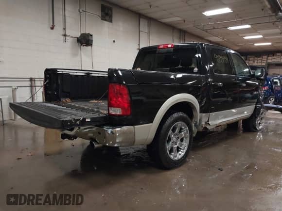 2010 Dodge 1500 Sport z VIN 1D7RV1CT3AS122917, wystawiony jako IAAI lot #41193554 z przebiegiem 109 827 mil mil oraz . Historia ofert i sprzedaży dostępna na DreamBid. Obrazek 4.