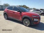 ✅ 2020 Hyundai Kona SEL • VIN: KM8K22AA2LU553151 • Лот: 72446434. Опубликован ранее на Copart с пробегом 55 864 миль. Бесплатный доступ к архиву аукционных продаж из США и подробный отчёт об истории автомобиля на DreamBid. Изображение 4.