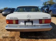 ✅ 1987 Mercedes-Benz 300 SDL • VIN: WDBCB25D7HA312660 • Lot: 91036315. Wystawiony na Copart z przebiegiem 58 515 mil. Bezpłatny archiwum sprzedaży aukcyjnych z USA i szczegółowy raport historii pojazdu na DreamBid. Zdjęcie 6.