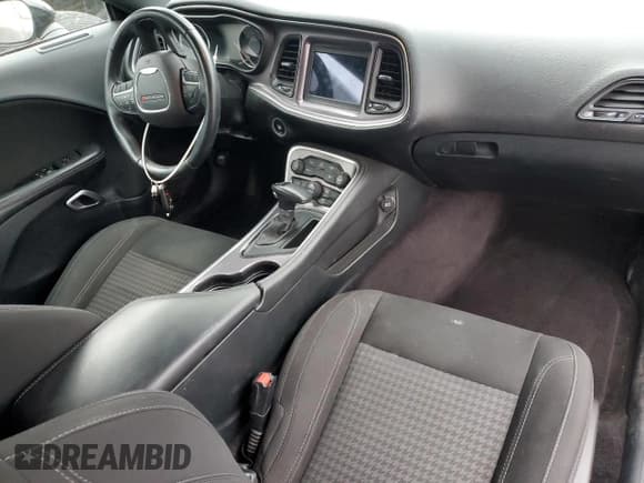 ✅ 2018 Dodge Challenger SXT Plus • VIN: 2C3CDZAG0JH202209 • Lot: 41010894. Wystawiony na Copart z przebiegiem 74 392 mil. Bezpłatny archiwum sprzedaży aukcyjnych z USA i szczegółowy raport historii pojazdu na DreamBid. Zdjęcie 8.