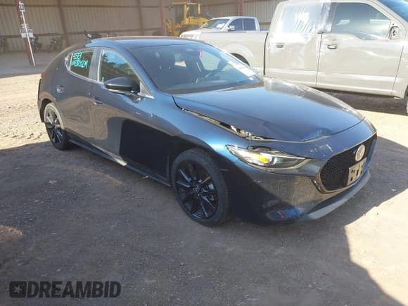 ✅ 2025 Mazda 3 S Select Sport • VIN: JM1BPAKM2S1753133 • Лот: 43002306. Опубликован ранее на IAAI с пробегом 26 999 миль. Бесплатный доступ к архиву аукционных продаж из США и подробный отчёт об истории автомобиля на DreamBid. Изображение 1.
