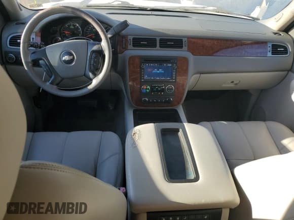 ✅ 2008 Chevrolet Suburban 3LT • VIN: 1GNFK16398J202201 • Lot: 91517935. Wystawiony na Copart z przebiegiem 252 370 mil. Bezpłatny archiwum sprzedaży aukcyjnych z USA i szczegółowy raport historii pojazdu na DreamBid. Zdjęcie 8.