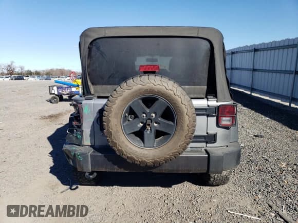 ✅ 2017 Jeep Wrangler Unlimited Sport • VIN: 1C4BJWDG4HL664702 • Lot: 90732995. Wystawiony na Copart z przebiegiem 65 715 mil. Bezpłatny archiwum sprzedaży aukcyjnych z USA i szczegółowy raport historii pojazdu na DreamBid. Zdjęcie 6.