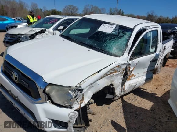 ✅ 2013 Toyota Tacoma • VIN: 5TFJX4CN5DX030249 • Лот: 41810560. Опубликован ранее на IAAI с пробегом 177 680 миль. Бесплатный доступ к архиву аукционных продаж из США и подробный отчёт об истории автомобиля на DreamBid. Изображение 2.