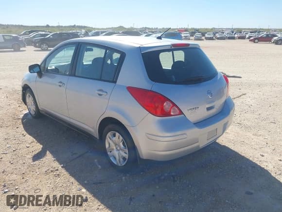 ✅ 2010 Nissan Versa S • VIN: 3N1BC1CP9AL389257 • Lot: 43589633. Wystawiony na IAAI z przebiegiem 126 394 mil. Bezpłatny archiwum sprzedaży aukcyjnych z USA i szczegółowy raport historii pojazdu na DreamBid. Zdjęcie 3.