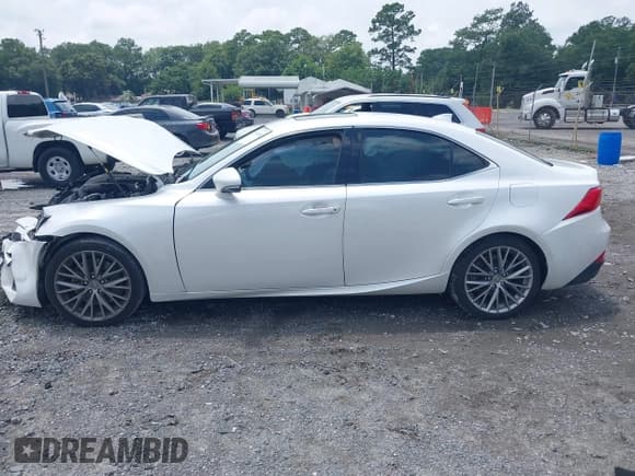 ✅ 2017 Lexus IS 200t • VIN: JTHBA1D25H5053863 • Lot: 42704166. Wystawiony na IAAI z przebiegiem 64 570 mil. Bezpłatny archiwum sprzedaży aukcyjnych z USA i szczegółowy raport historii pojazdu na DreamBid. Zdjęcie 14.
