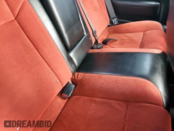 ✅ 2016 Dodge Challenger R/T • VIN: 2C3CDZBT6GH143266 • Lot: 48716644. Wystawiony na Copart z przebiegiem 171 014 mil. Bezpłatny archiwum sprzedaży aukcyjnych z USA i szczegółowy raport historii pojazdu na DreamBid. Zdjęcie 11.