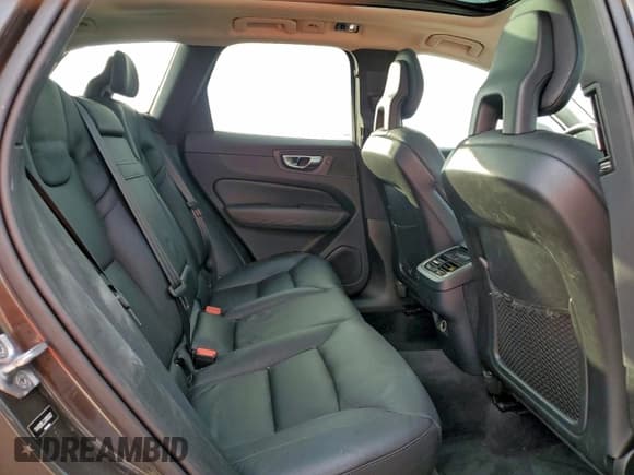 ✅ 2018 Volvo XC60 Inscription • VIN: YV4102RL2J1005027 • Lot: 93888155. Wystawiony na Copart z przebiegiem 97 405 mil. Bezpłatny archiwum sprzedaży aukcyjnych z USA i szczegółowy raport historii pojazdu na DreamBid. Zdjęcie 11.