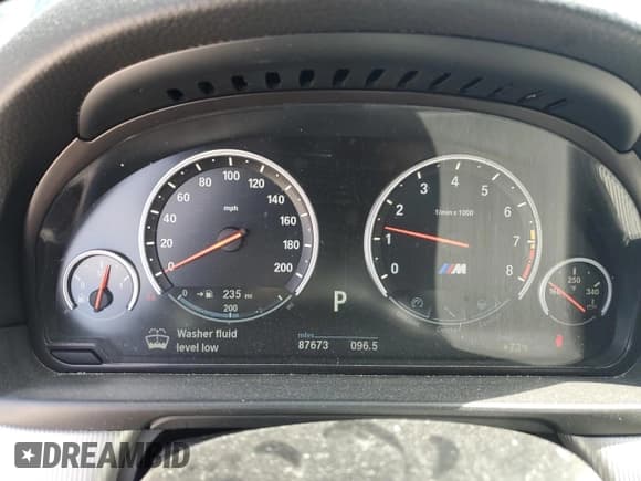 ✅ 2016 BMW M5 • VIN: WBSFV9C55GD595513 • Lot: 71010375. Wystawiony na Copart z przebiegiem 87 673 mil. Bezpłatny archiwum sprzedaży aukcyjnych z USA i szczegółowy raport historii pojazdu na DreamBid. Zdjęcie 9.