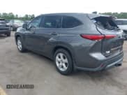 ✅ 2022 Toyota Highlander LE • VIN: 5TDBZRBH5NS574877 • Lot: 43093450. Wystawiony na IAAI z przebiegiem 74 318 mil. Bezpłatny archiwum sprzedaży aukcyjnych z USA i szczegółowy raport historii pojazdu na DreamBid. Zdjęcie 3.