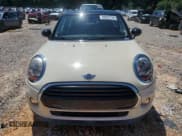 ✅ 2017 MINI Hardtop Cooper • VIN: WMWXP5C38H2G60879 • Лот: 66923755. Опубликован ранее на Copart с пробегом 76 361 миль. Бесплатный доступ к архиву аукционных продаж из США и подробный отчёт об истории автомобиля на DreamBid. Изображение 5.