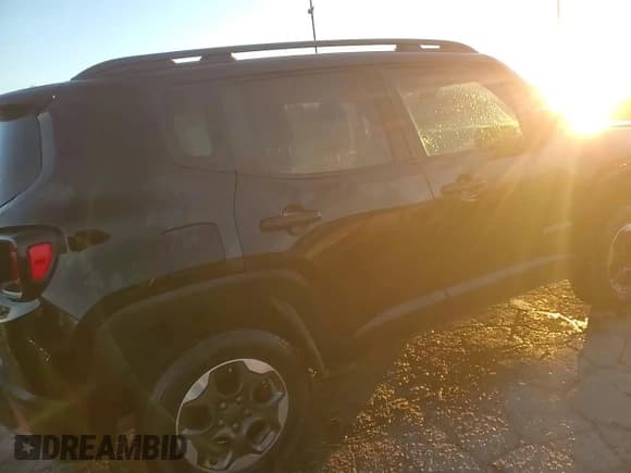 ✅ 2018 Jeep Renegade Sport • VIN: ZACCJBABXJPG90163 • Lot: 90647705. Listed on Copart with 167,729 mi. Free auction sales archive from the USA and detailed vehicle history report at DreamBid. Image 14.