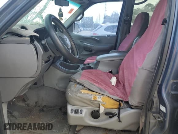 ✅ 1998 Ford Expedition XLT • VIN: 1FMRU1769WLB17414 • Lot: 46218715. Wystawiony na Copart z przebiegiem 274 169 mil. Bezpłatny archiwum sprzedaży aukcyjnych z USA i szczegółowy raport historii pojazdu na DreamBid. Zdjęcie 7.