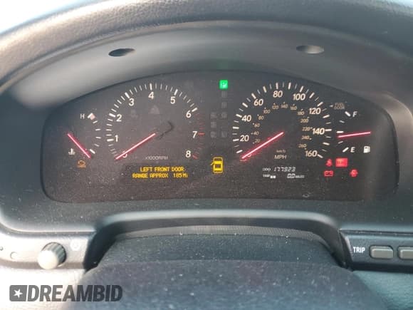 ✅ 2002 Lexus LS 430 • VIN: JTHBN30F820060979 • Lot: 64236015. Wystawiony na Copart z przebiegiem 177 923 mil. Bezpłatny archiwum sprzedaży aukcyjnych z USA i szczegółowy raport historii pojazdu na DreamBid. Zdjęcie 9.