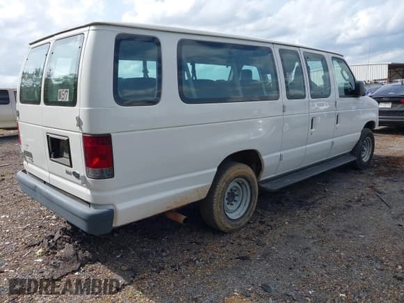 ✅ 2011 Ford Econoline Passenger XL • VIN: 1FBSS3BL1BDA42365 • Lot: 41910928. Wystawiony na IAAI z przebiegiem 158 826 mil. Bezpłatny archiwum sprzedaży aukcyjnych z USA i szczegółowy raport historii pojazdu na DreamBid. Zdjęcie 4.
