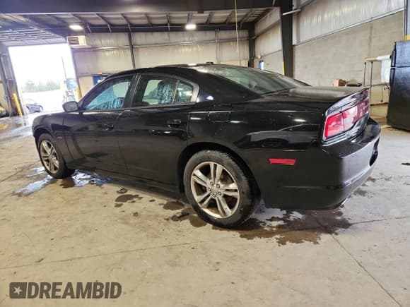 ✅ 2014 Dodge Charger RT Plus • VIN: 2C3CDXDT2EH372395 • Lot: 87417875. Wystawiony na Copart z przebiegiem 89 954 mil. Bezpłatny archiwum sprzedaży aukcyjnych z USA i szczegółowy raport historii pojazdu na DreamBid. Zdjęcie 2.