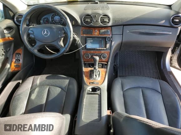 ✅ 2009 Mercedes-Benz CLK 550 • VIN: WDBTK72F99T103414 • Лот: 88669945. Опубликован ранее на Copart с пробегом 120 656 миль. Бесплатный доступ к архиву аукционных продаж из США и подробный отчёт об истории автомобиля на DreamBid. Изображение 8.
