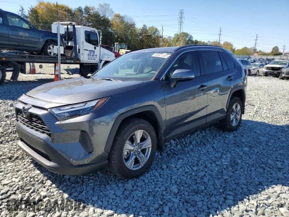 ✅ 2025 Toyota RAV4 XLE • VIN: 2T3W1RFV2SC311198 • Lot: 82621355. Listed on Copart with 5,401 mi. Free auction sales archive from the USA and detailed vehicle history report at DreamBid. Image 1.