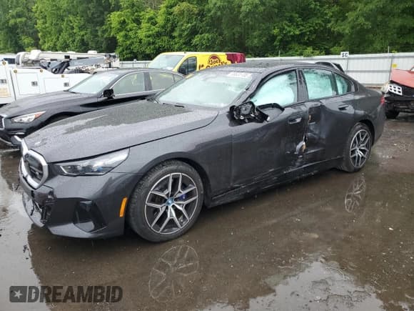 ✅ 2024 BMW i5 M60 • VIN: WBY43FK02RCR59662 • Lot: 58531135. Wystawiony na Copart z przebiegiem 11 257 mil. Bezpłatny archiwum sprzedaży aukcyjnych z USA i szczegółowy raport historii pojazdu na DreamBid. Zdjęcie 1.